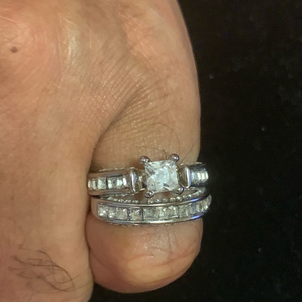 Ring - Picture 1 of 7
